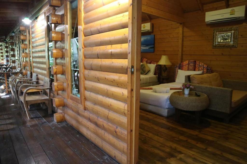 Loghome Boutique